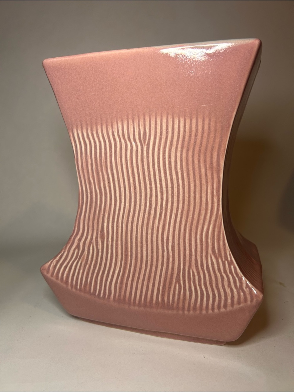 Redwing Vase Pink Red Wing Lottery B2100‎ USA Vintage Art Deco MCM Retro Ribbed